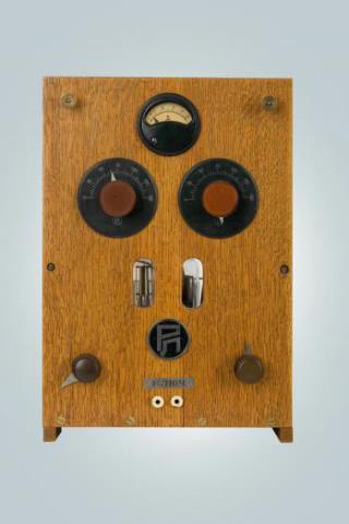 вид передней панели КВ передатчика 