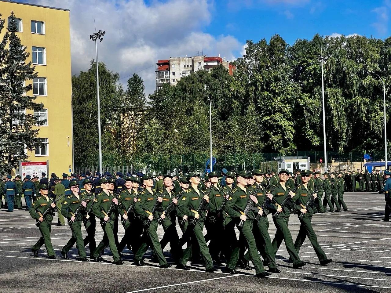 Преемственность поколений: директор Центрального музея связи Сергей Иванюк посетил торжественную церемонию в Военной академии связи